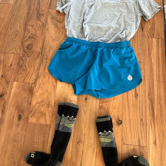 Stio Pants - Stio bundle Gray T-Shirt and Blue Athletic Shorts Set